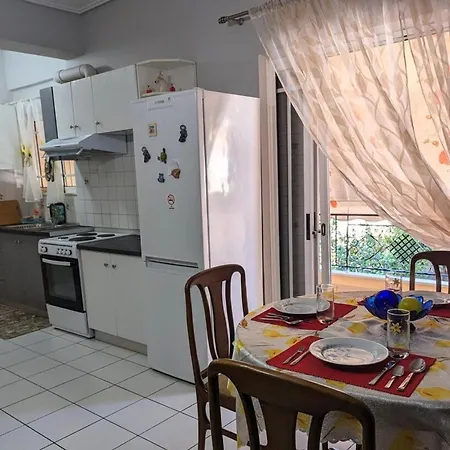 In Agios Konstantinos Apartamento